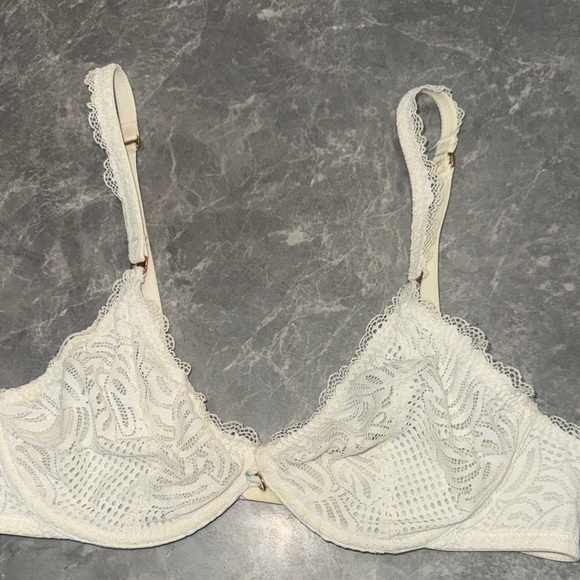 Aerie 34/36 C Elegant Lace Underwire Bra - Cream rub small “34” - Picture 2 of 4